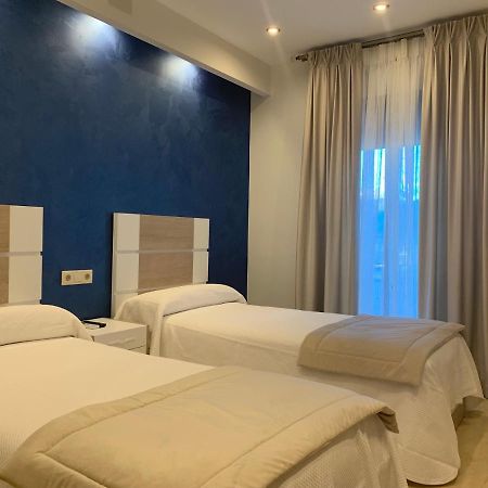 Hostal Poeta Machado Baeza Esterno foto