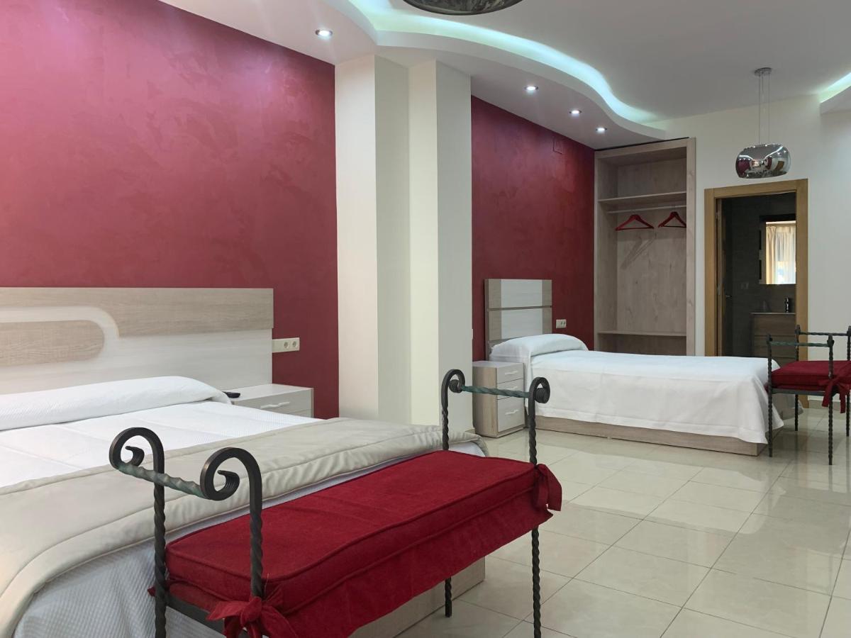 Hostal Poeta Machado Baeza Esterno foto