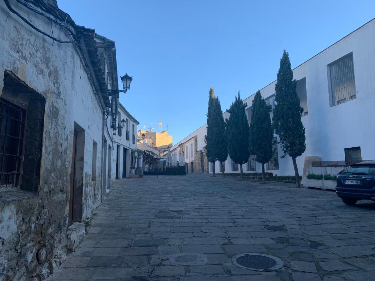 Hostal Poeta Machado Baeza Esterno foto