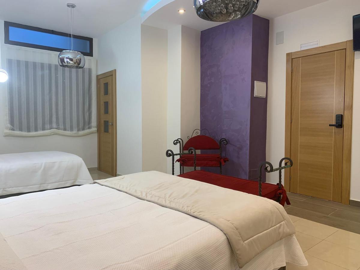 Hostal Poeta Machado Baeza Esterno foto