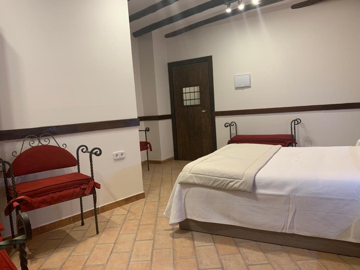 Hostal Poeta Machado Baeza Esterno foto
