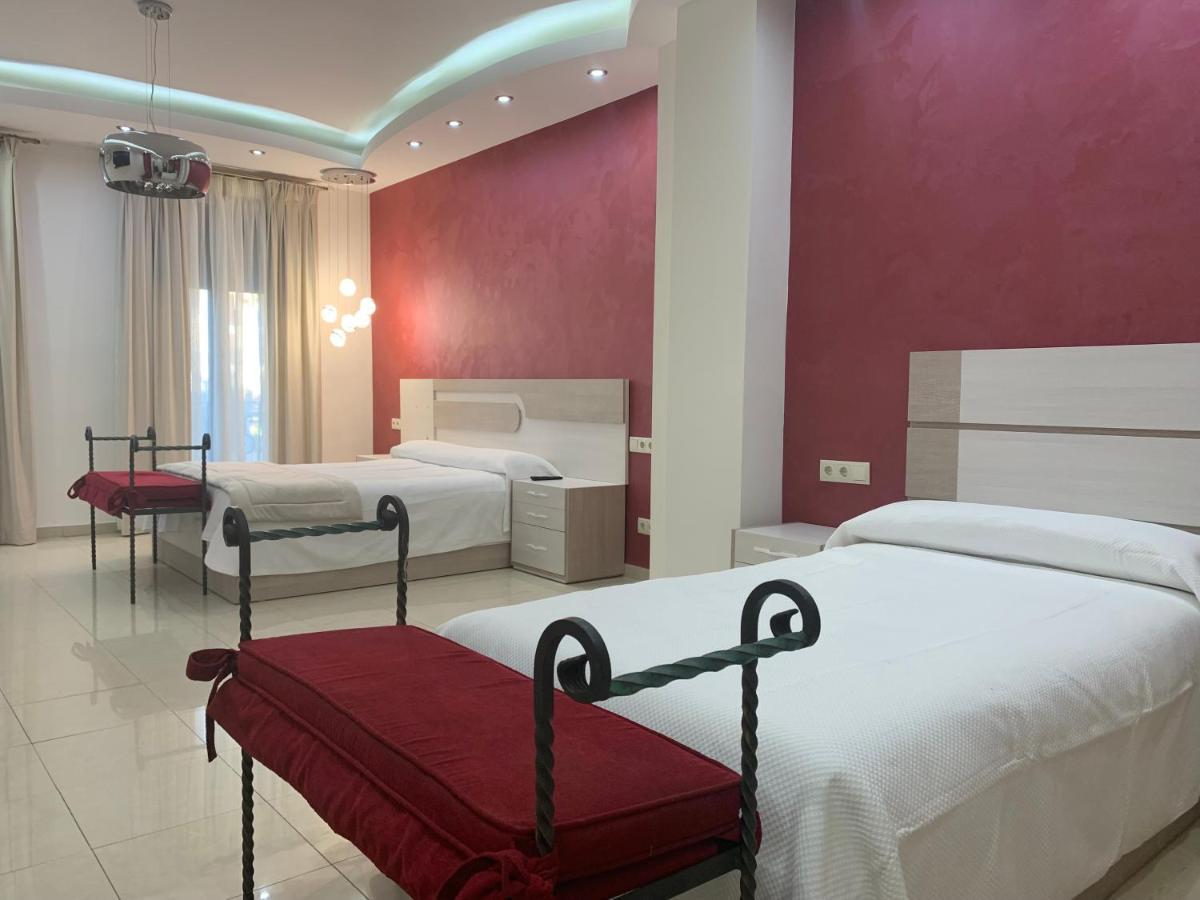 Hostal Poeta Machado Baeza Esterno foto