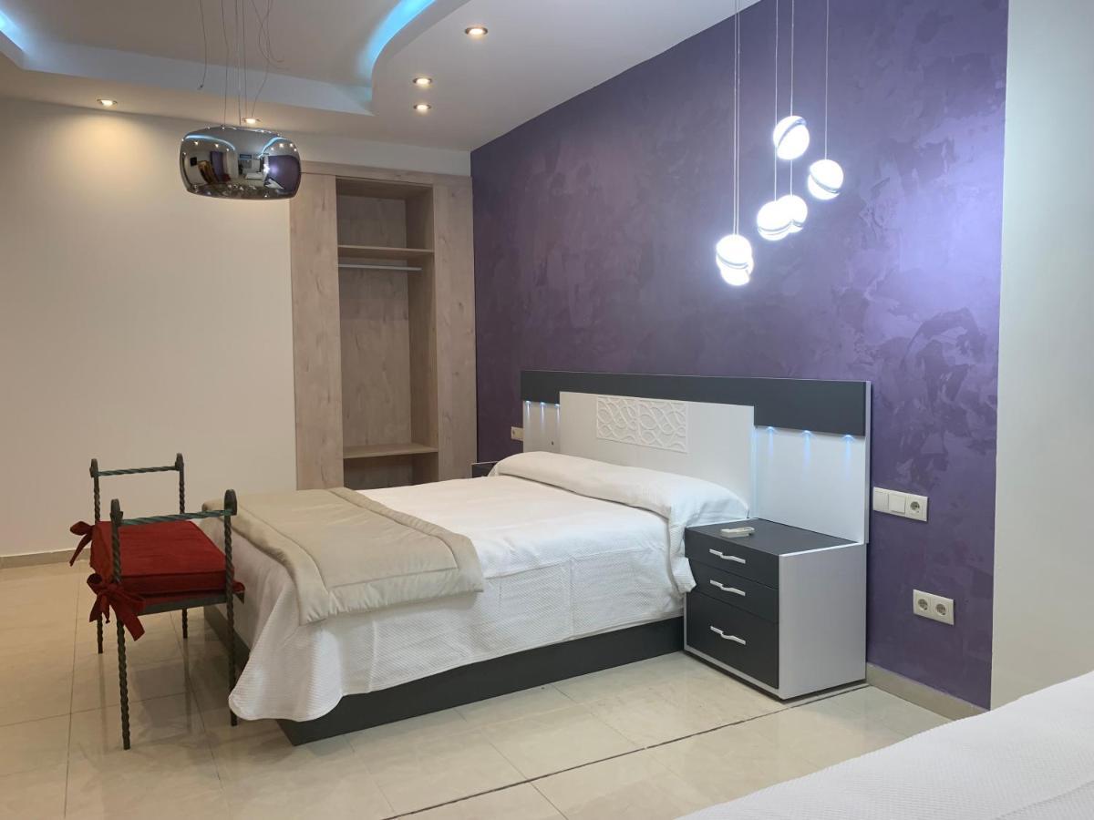 Hostal Poeta Machado Baeza Esterno foto
