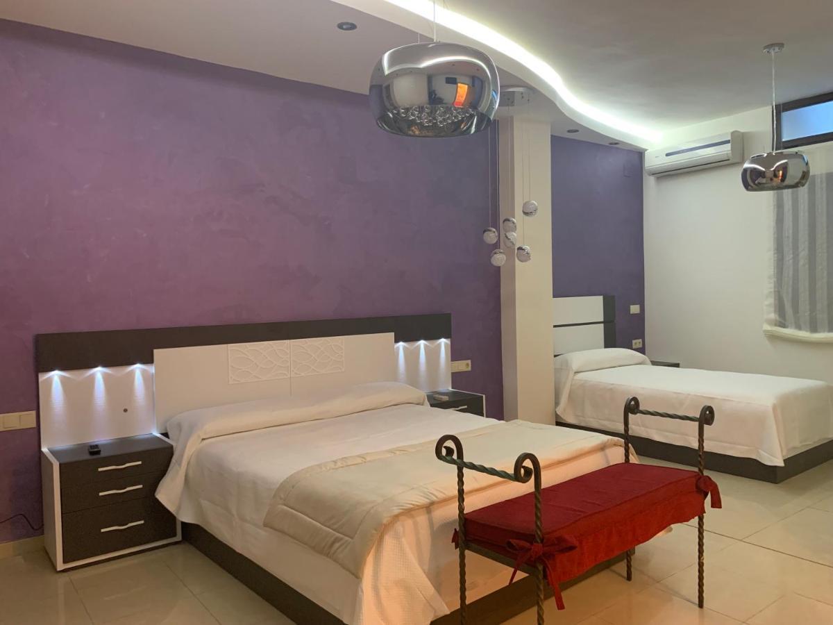 Hostal Poeta Machado Baeza Esterno foto