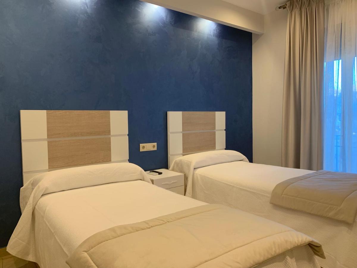 Hostal Poeta Machado Baeza Esterno foto